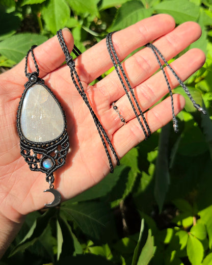 High Quality Rainbow Moonstone Macrame Necklace