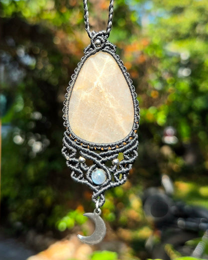 High Quality Rainbow Moonstone Macrame Necklace