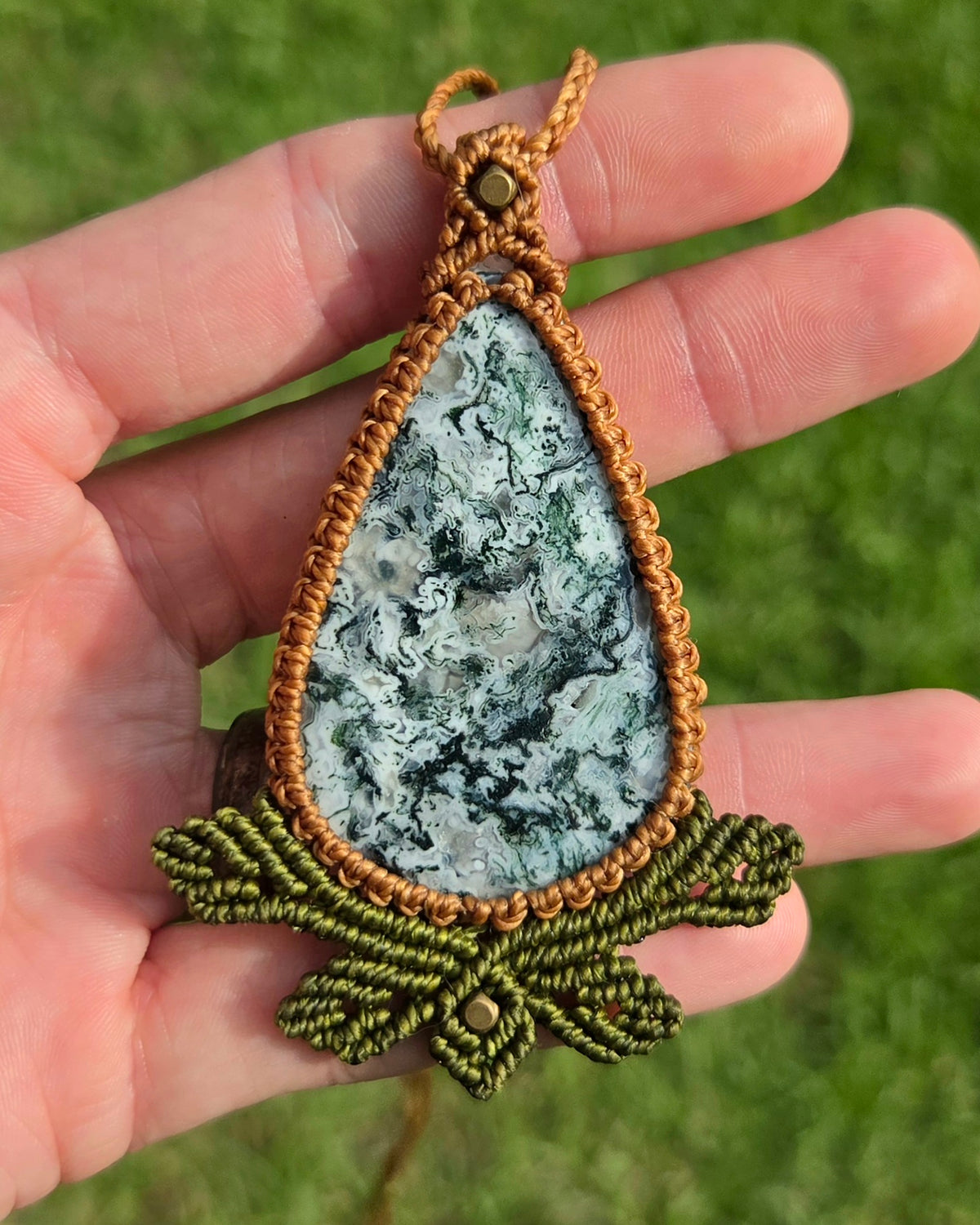 Moss Agate Macrame Necklace with Decorative Leaves