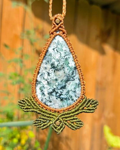 Moss Agate Macrame Necklace with Decorative Leaves