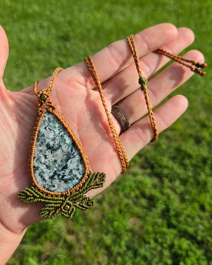 Moss Agate Macrame Necklace with Decorative Leaves